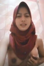 Melly Hijab Merah