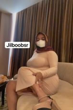 Jilboobsr colmek di sofa masker putih