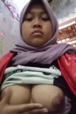 Rika SMA jilbab ungu remas tete