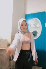 Dinda Putri jilbab abu abu sekolah pamer bh pintu biru