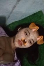 Nica Nisa SMA pamer tete emoticon anjing